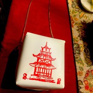 Novelty purse. Cute. Makes your outfit pop.  Magnet closure, chain strap.